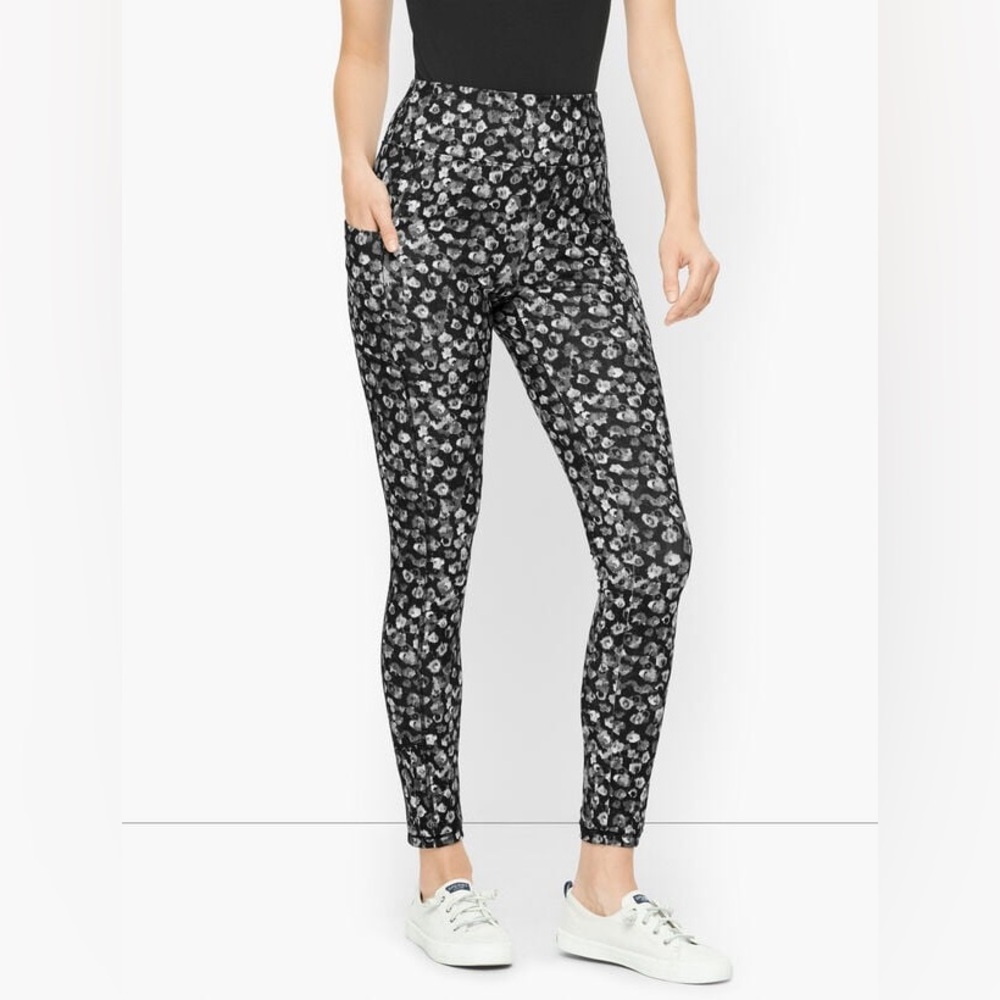 NWT T by Talbots UPF 50+ ON THE MOVE LEGGINGS - BLURRED FLORAL, XL.
